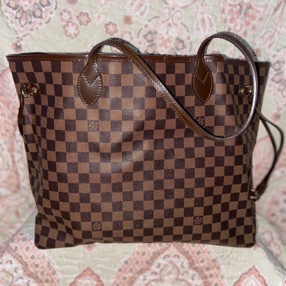 Authentic Louis Vuitton Never full GM